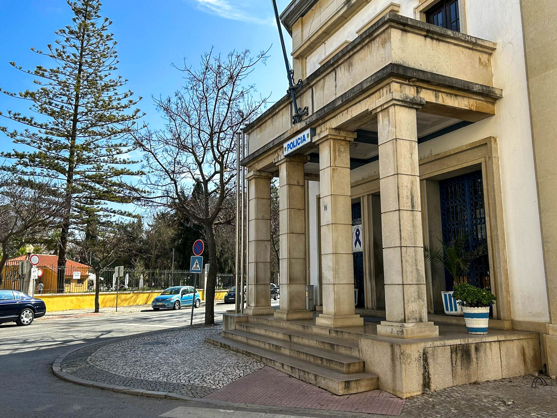 Sul Informação - PSP detém homem por posse da arma proibida e tráfico de droga na Baixa de Faro