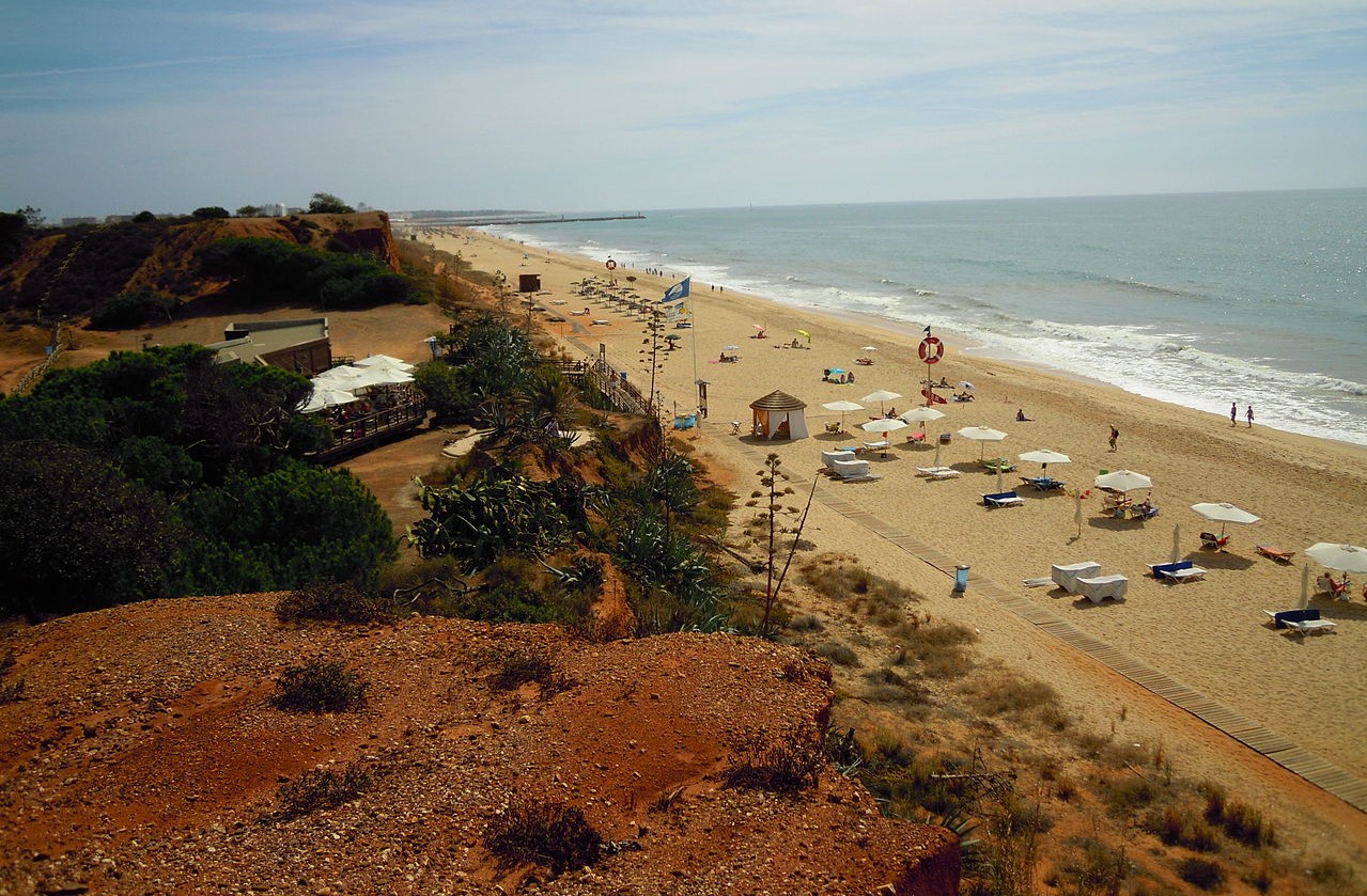 Sul Informação - APA toma posse de apoio que funcionava sem licença na Praia da Rocha Baixinha