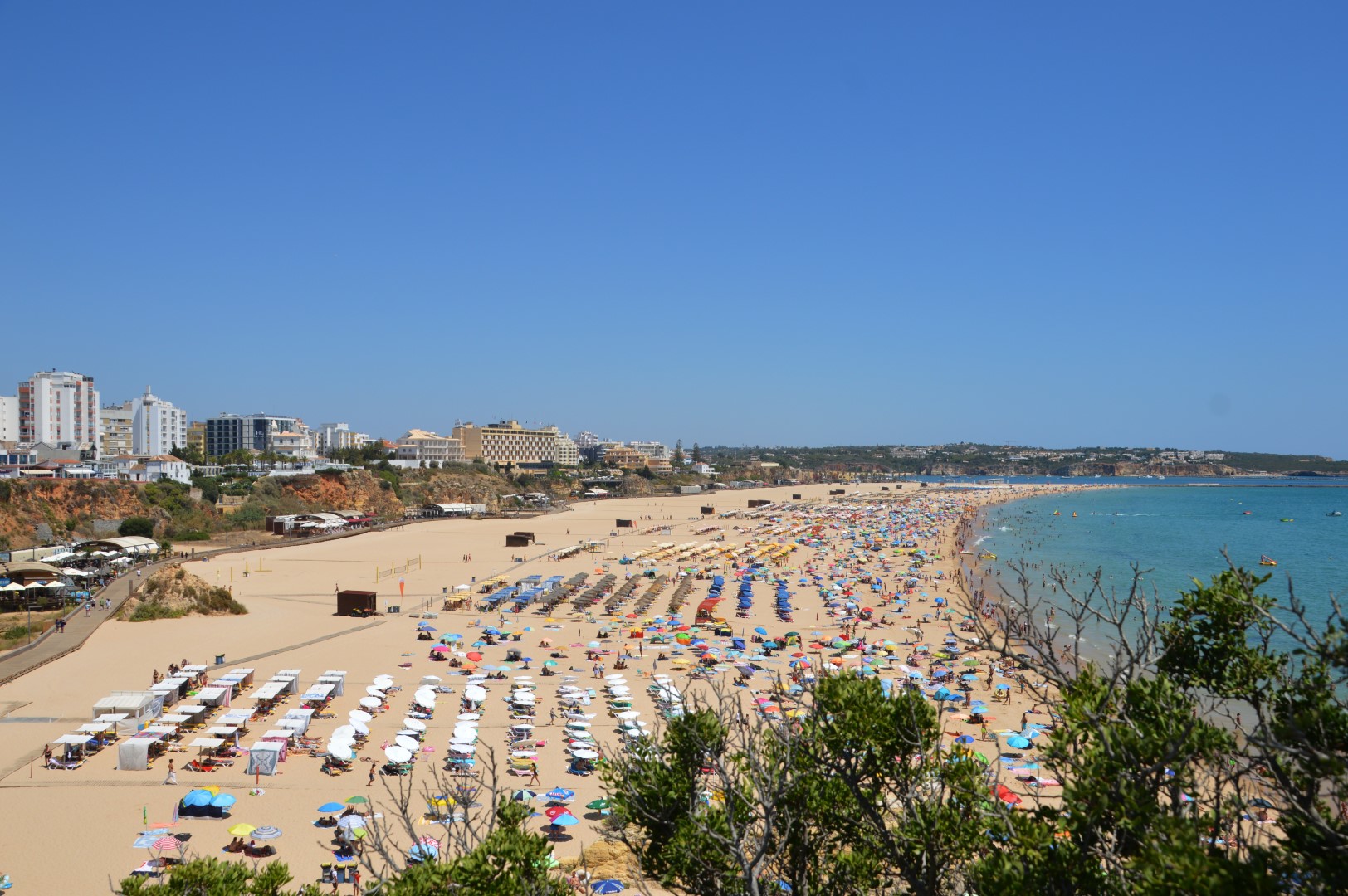 Sul Informação - Uso de cartões multibanco indica que Algarve é o destino de Verão preferido dos portugueses