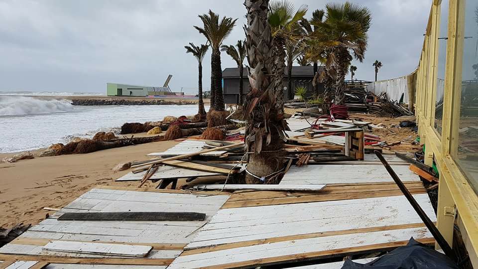 Sul Informação - Temporal arrasa bar Nosolo Aqua  e causa muitos estragos na Praia da Rocha [com fotos]