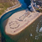 Sul Informação - Pessoas de 40 países formaram mensagem humana gigante na praia de Odeceixe contra exploração de petróleo