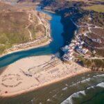 Sul Informação - Pessoas de 40 países formaram mensagem humana gigante na praia de Odeceixe contra exploração de petróleo
