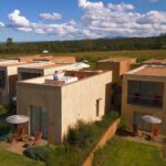 Sul Informação - Praia do Canal Nature Resort, em Aljezur, nomeado para prémio de arquitetura Mies van der Rohe