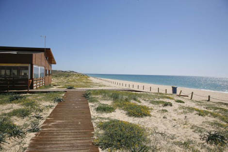 Sul Informação - Praia dos Salgados só “reabre” a banhos amanhã
