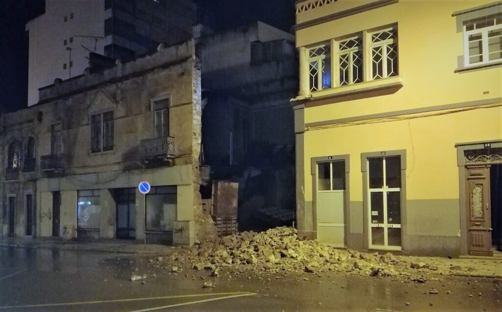 predio-a-ruir-em-olhao_foto-luis-pacheco_1