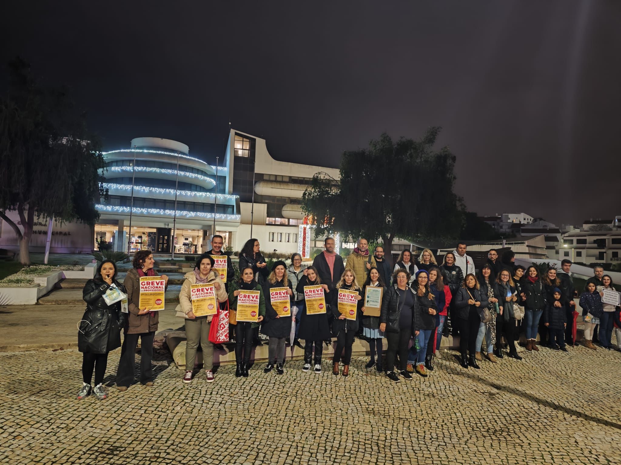 Sul Informação - Professores de Albufeira continuam em greve pela melhoria de condições da profissão [com vídeo]