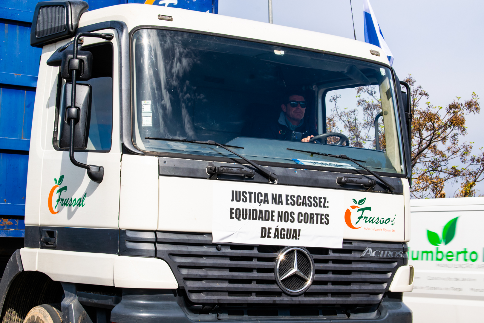 Sul Informação - Contra a «discriminação do Governo» agricultores algarvios marcham na EN125
