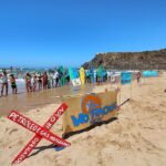 Sul Informação - Manif anti petróleo aproveita vinda de McNamara à Praia do Amado