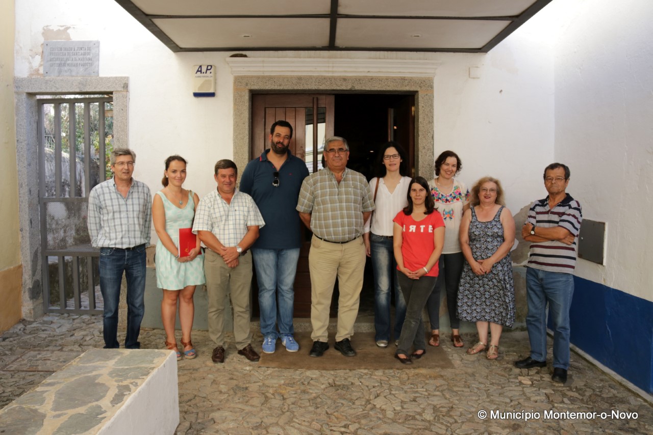 Sul Informação - Protocolo que garante as visitas públicas à Gruta do Escoural foi renovado