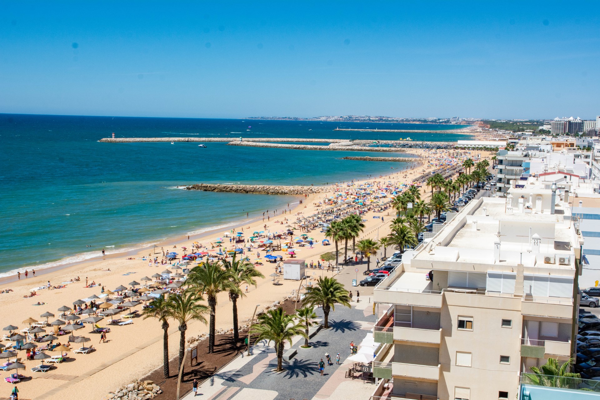 Sul Informação - Portugueses (ainda) não fugiram do Algarve, mas todo o cuidado é pouco