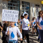 Sul Informação - Alunos de Quarteira marcham pela cidade para mostrar que «a água é vida»