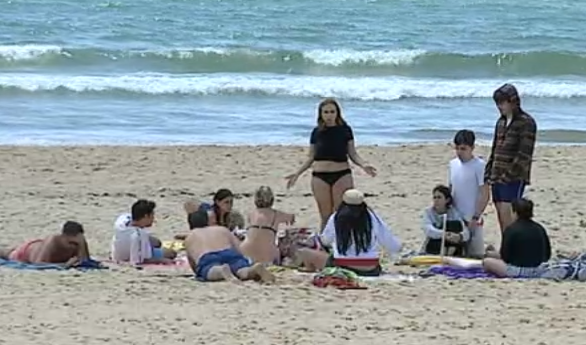 Sul Informação - Algarve invadido por turistas à procura de bons dias de praia