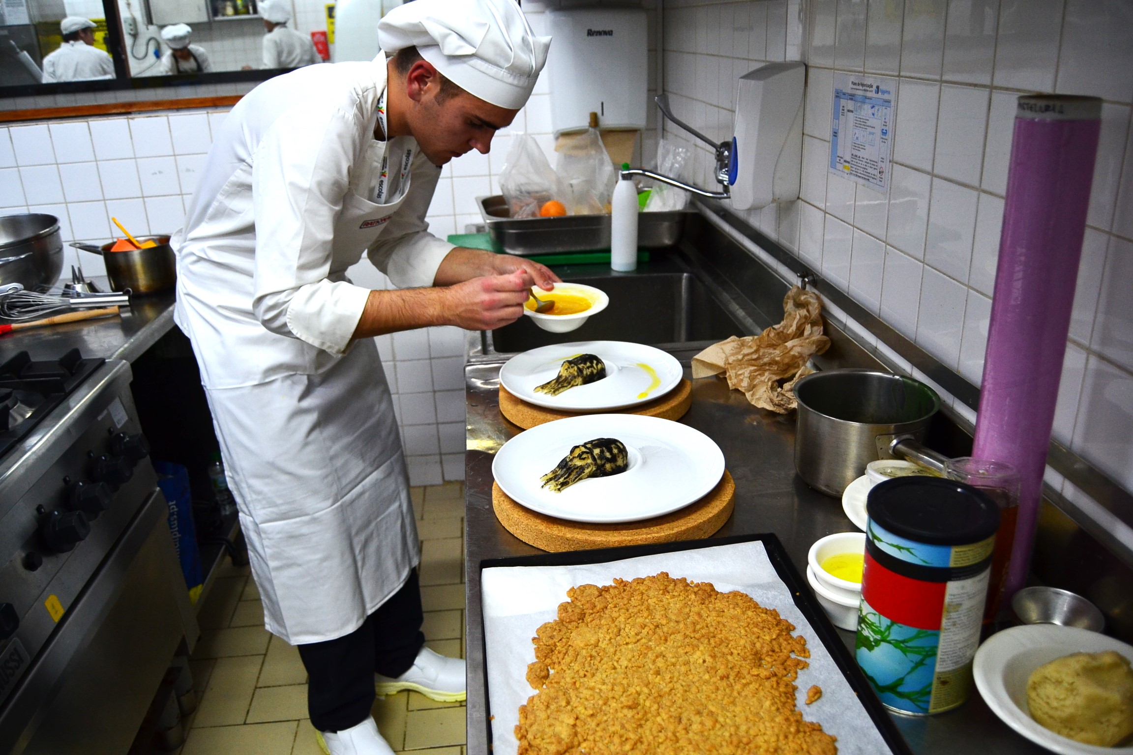 Sul Informação - Sobremesa com doce de ovo, alfarroba, plantas salgadas e tinta de choco vence concurso “Mar Mais Doce”