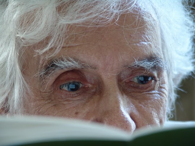 Sul Informação - Biblioteca de Faro dedica mês de Outubro a António Ramos Rosa