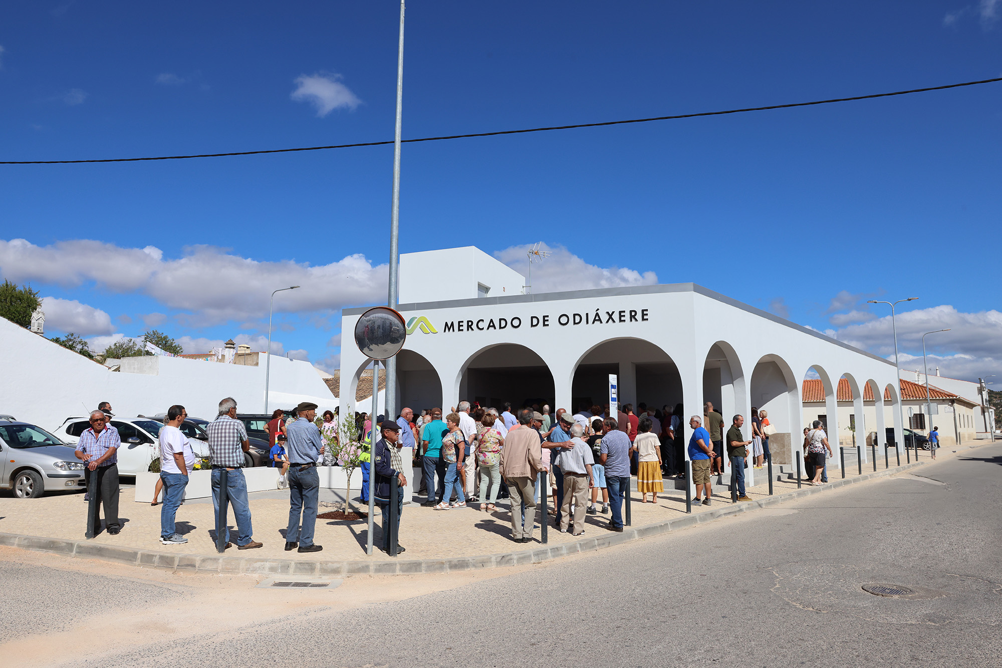 Sul Informação - Mercado de Odiáxere reabriu as portas após obras de reabilitação