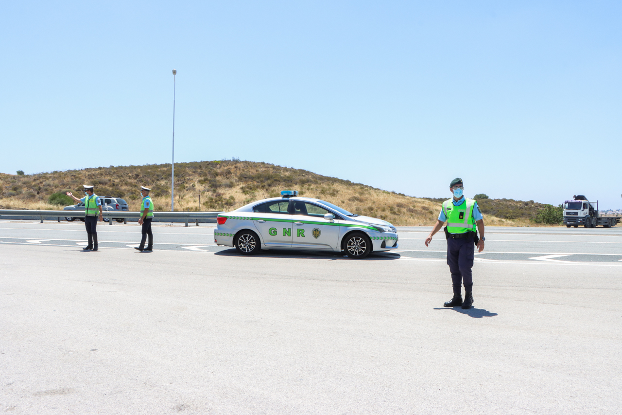 Sul Informação - Reencontros, alegria e alívio na reabertura da fronteira em Castro Marim
