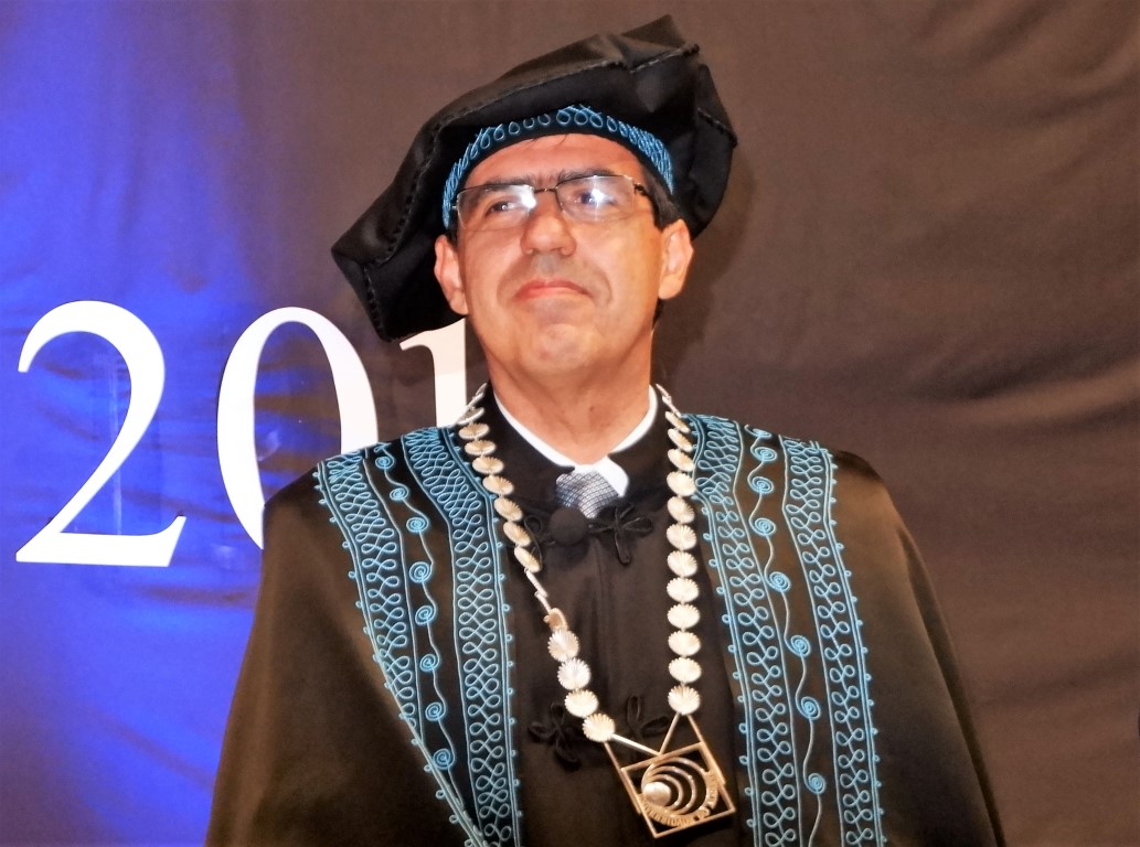 Sul Informação - Reitor Paulo Águas toma posse com piscar do olho às empresas e avisos ao Governo