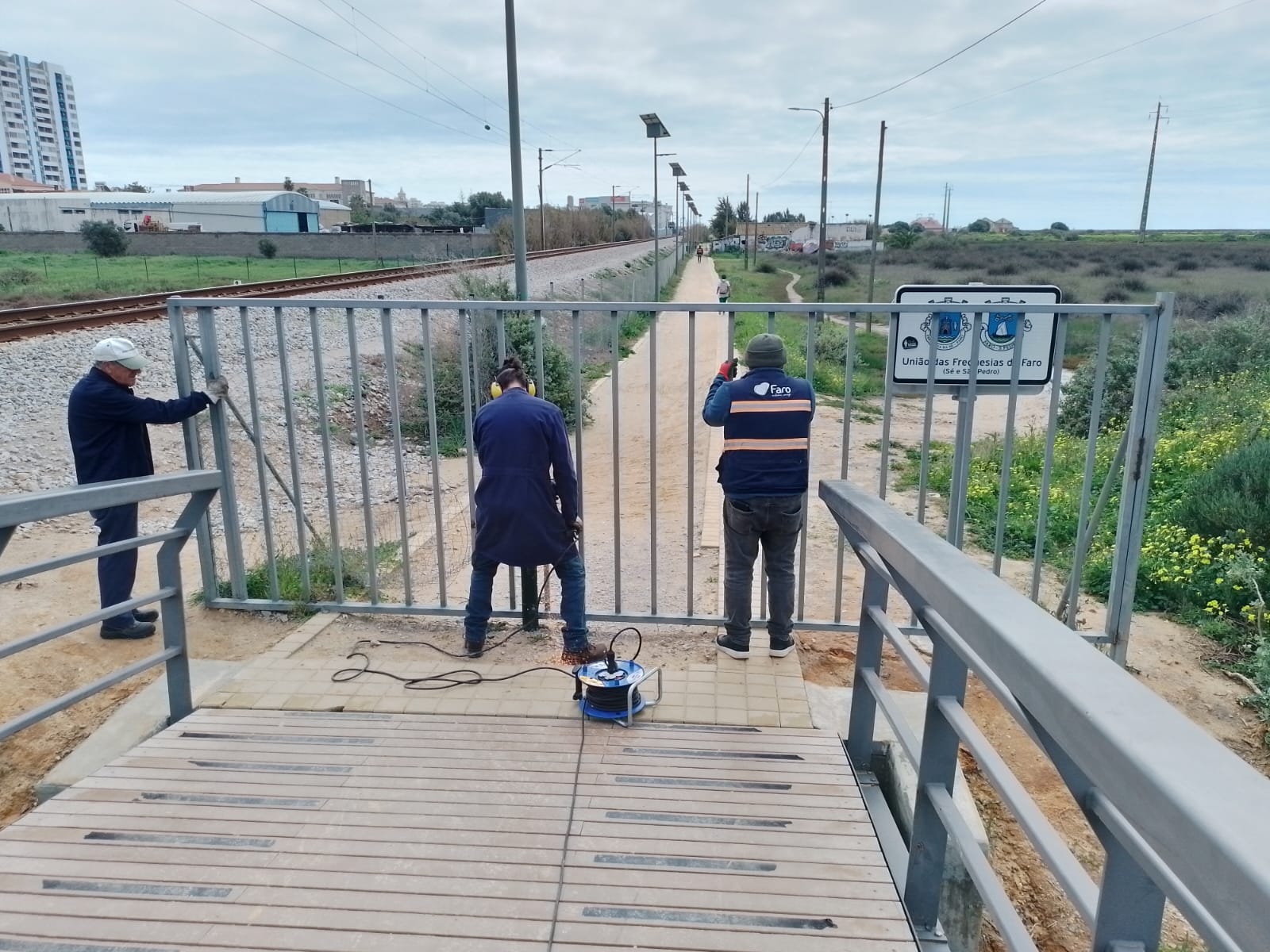 Sul Informação - Câmara de Faro já retirou os portões que obstruíam o Parque Ribeirinho desde Agosto