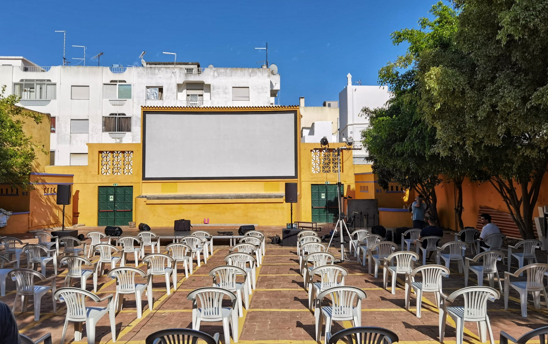 Sul Informação - Filme “O Carteiro de Pablo Neruda” é exibido ao ar livre em Olhão