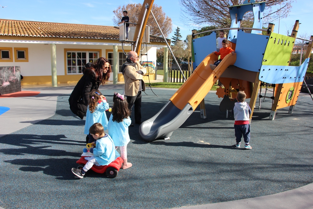 Sul Informação - Espaço exterior da creche e Jardim de Infância de Castro Marim já está requalificado