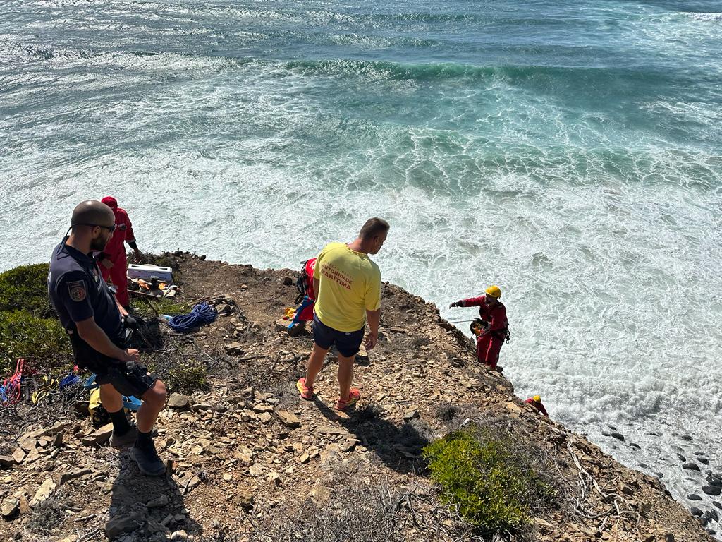 Sul Informação - Surfista espanhola resgatada na praia do Canal