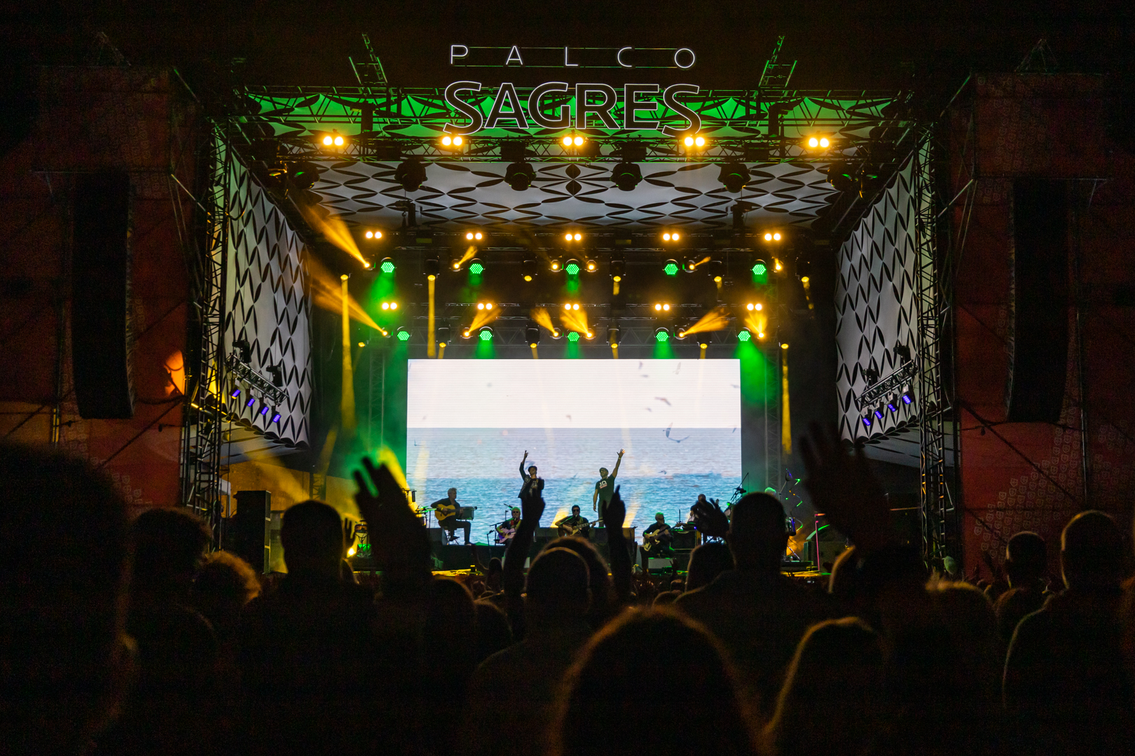 Sul Informação - Ao som de Resistência, Van Zee e T-Rex, milhares disseram até para o ano ao Festival F