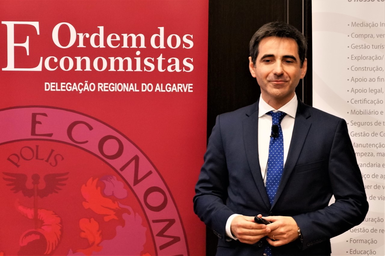 Sul Informação - Mudar regras dos vistos gold e taxar reformados estrangeiros será «um erro enorme»