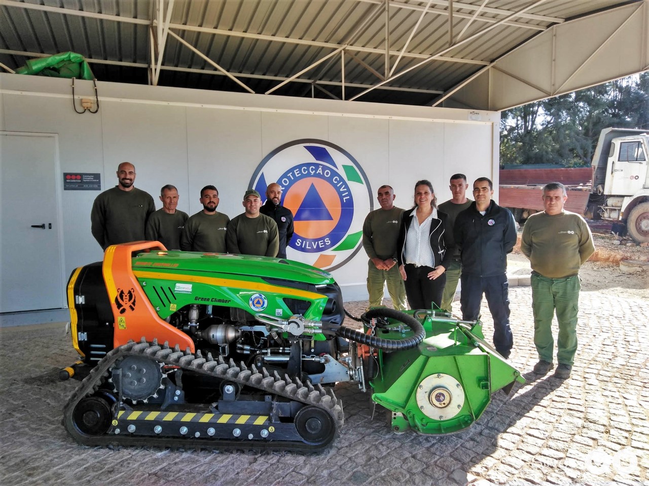 Sul Informação - Silves compra robot de rastos para proteger floresta contra incêndios