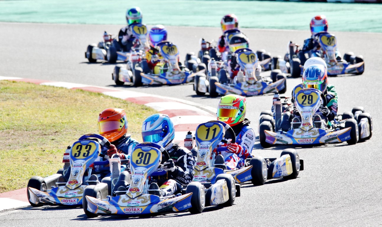 Sul Informação - Fotogaleria: Pilotos de mais de cinco dezenas de países aceleraram no Kartódromo do Algarve