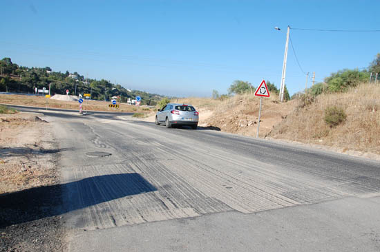 Sul Informação - Buracos junto à rotunda da EN125 para a Praia da Luz reparados «até final de Julho»