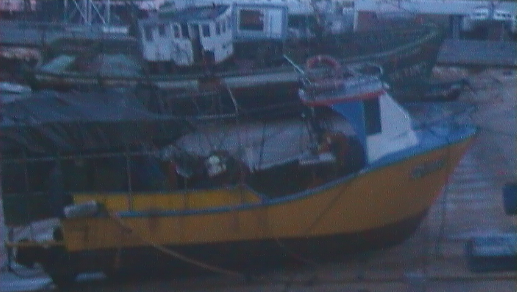 Sul Informação - Barco de pesca afunda-se no Porto de Portimão durante a noite (com fotos)