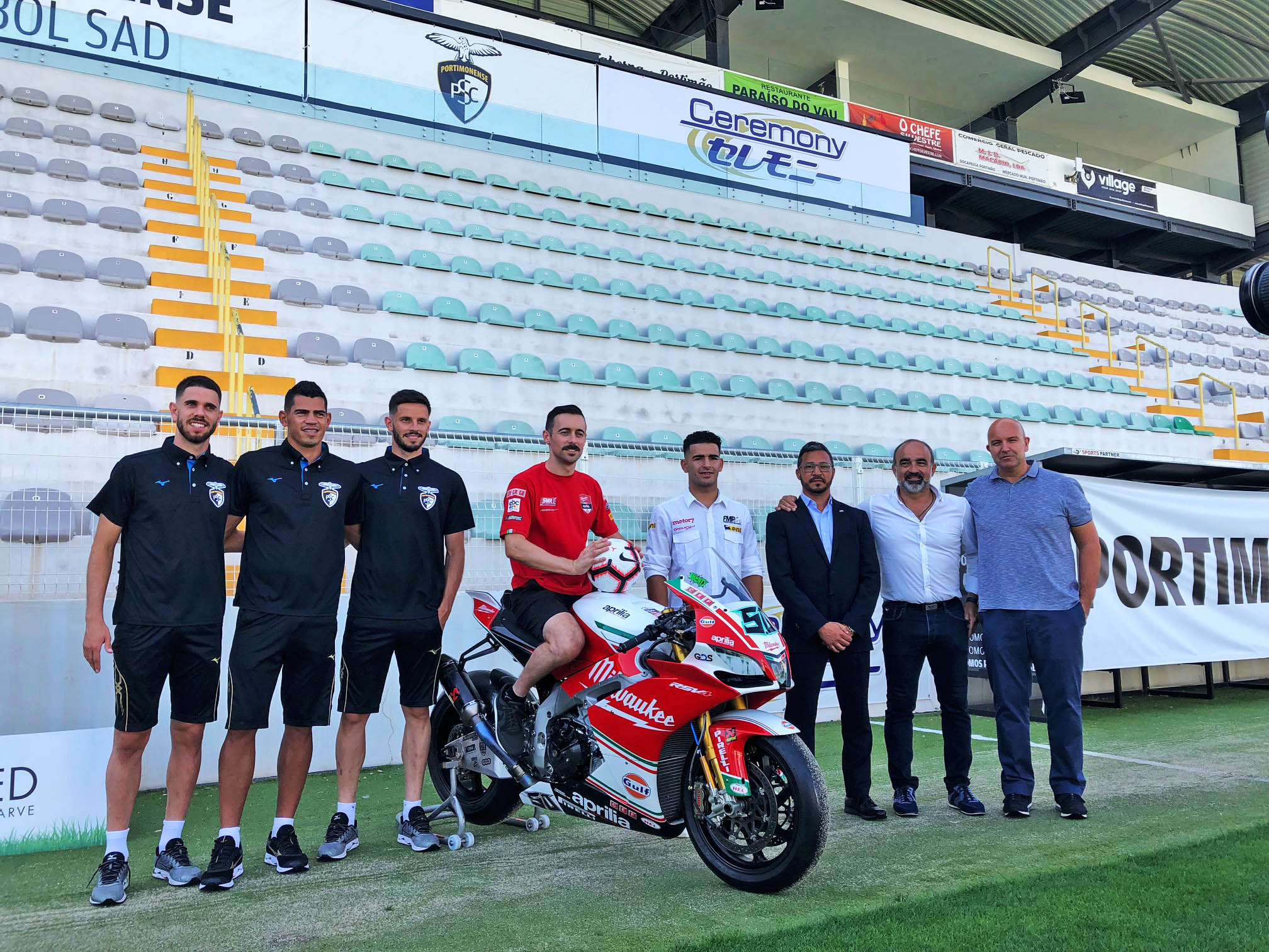 Sul Informação - Pilotos do Mundial de Superbike pisaram relvado do Portimonense