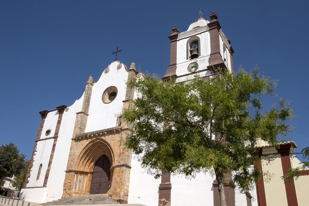 Sul Informação - Obras no Centro Histórico cortam água na zona da Sé de Silves