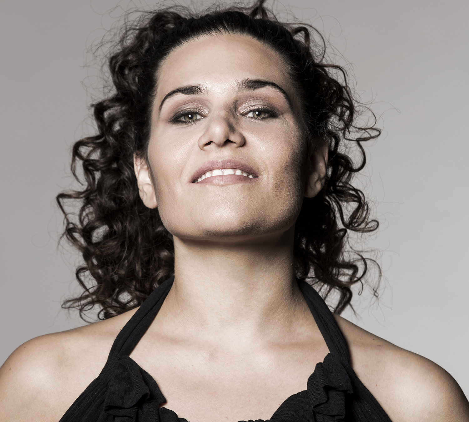 Sul Informação - Cantora algarvia Susana Travassos participa em festival dedicado às mulheres no Cairo