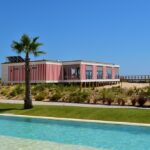 Sul Informação - Grupo Pestana abre restaurante Sea Deck à beira da Praia dos 3 Irmãos