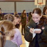 Sul Informação - Seleção feminina de Futebol visitou escola de VRSA