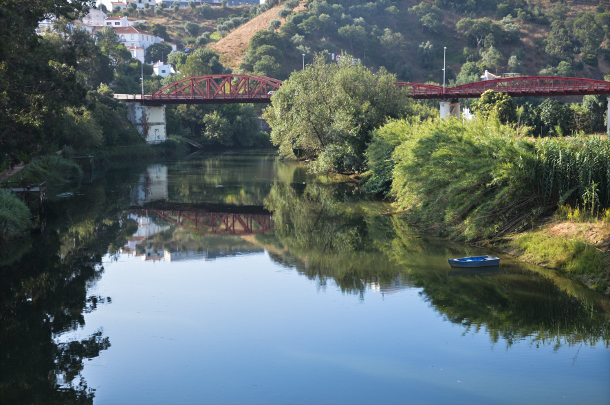Sul Informação - Obras na Ponte de Odemira cortam e condicionam trânsito