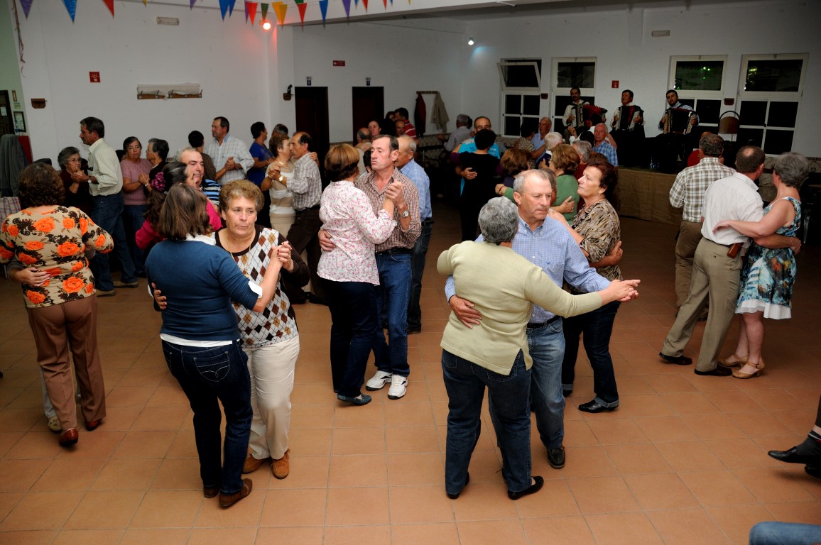 Sul Informação - Castro Marim convida corações a bailar ao som do acordeão