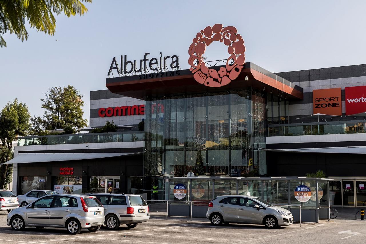 Sul Informação - Ameaça de bomba obriga a evacuar o Albufeira Shopping [com fotos]