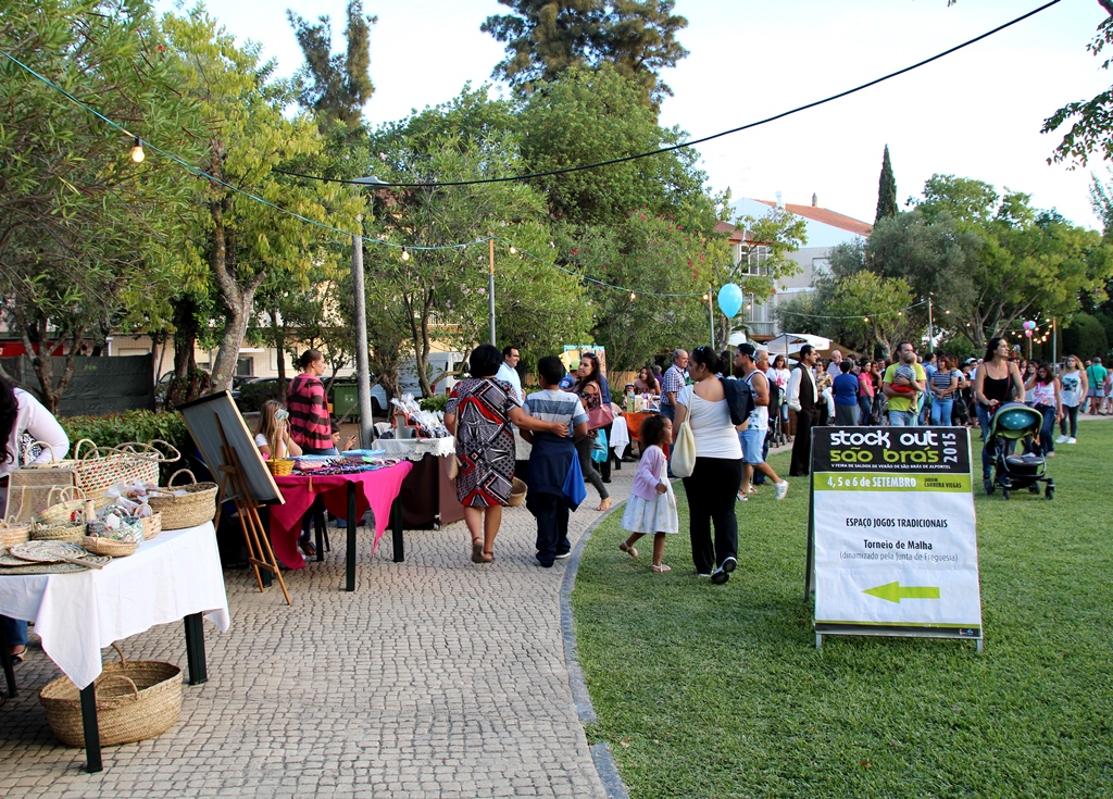 Sul Informação - Gastronomia e música juntam-se aos saldos na Feira Stock Out de São Brás de Alportel
