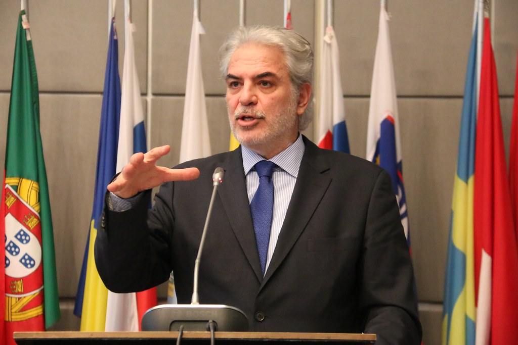 Sul Informação - Comissário Stylianides visita sistema que avisa Portimão para o risco de tsunamis
