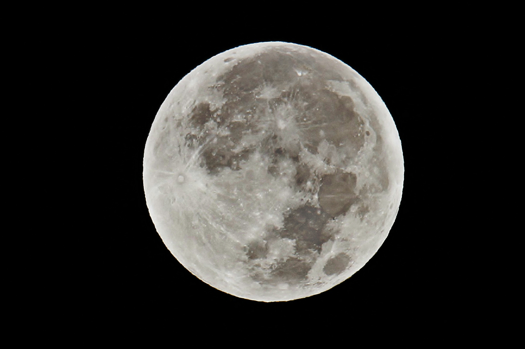 Sul Informação - “Super” Lua marca o céu de Fevereiro