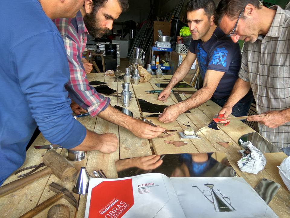 Sul Informação - Projeto de revitalização da arte do latoeiro apresenta primeiros resultados em Silves