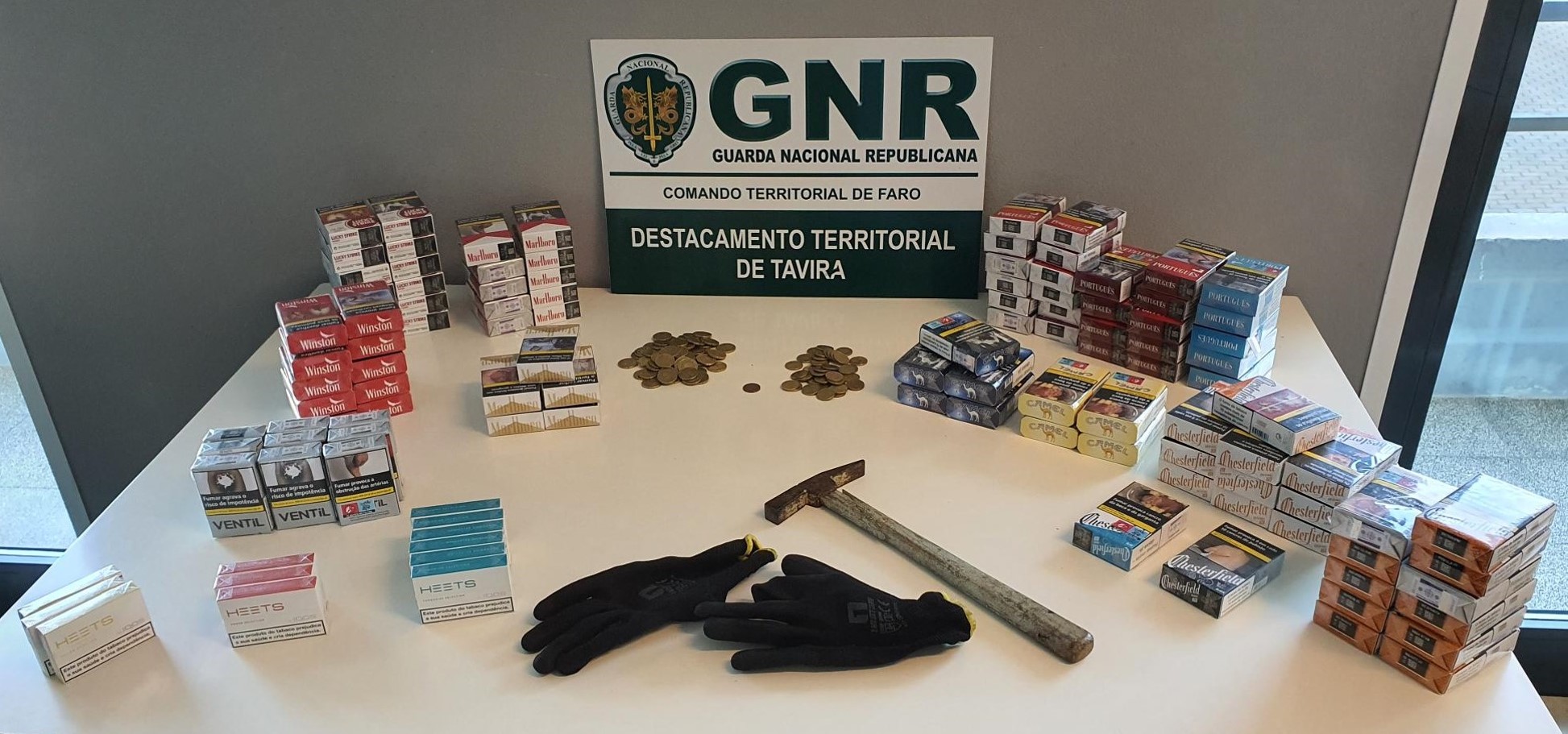 Sul Informação - Homem de 34 anos apanhado por furtar uma máquina de tabaco em Tavira