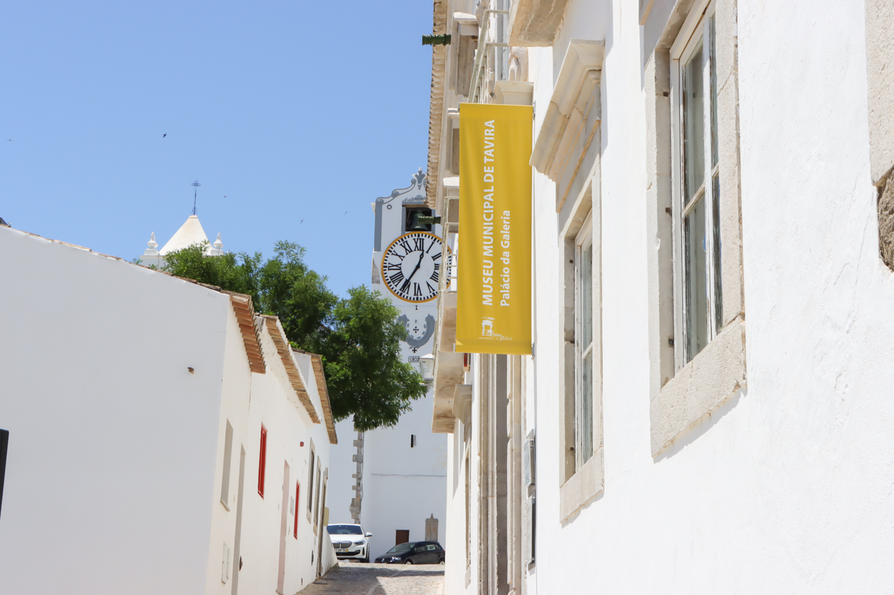 Sul Informação - Museu Municipal de Tavira reabre com projeto “Contra-parede”