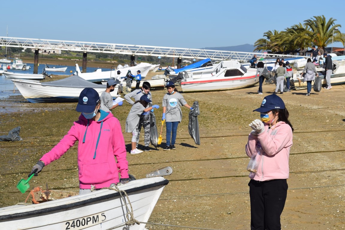 Sul Informação - Arade Azul assinala Dia Mundial das Zonas Húmidas com limpeza de lixo na ria de Alvor