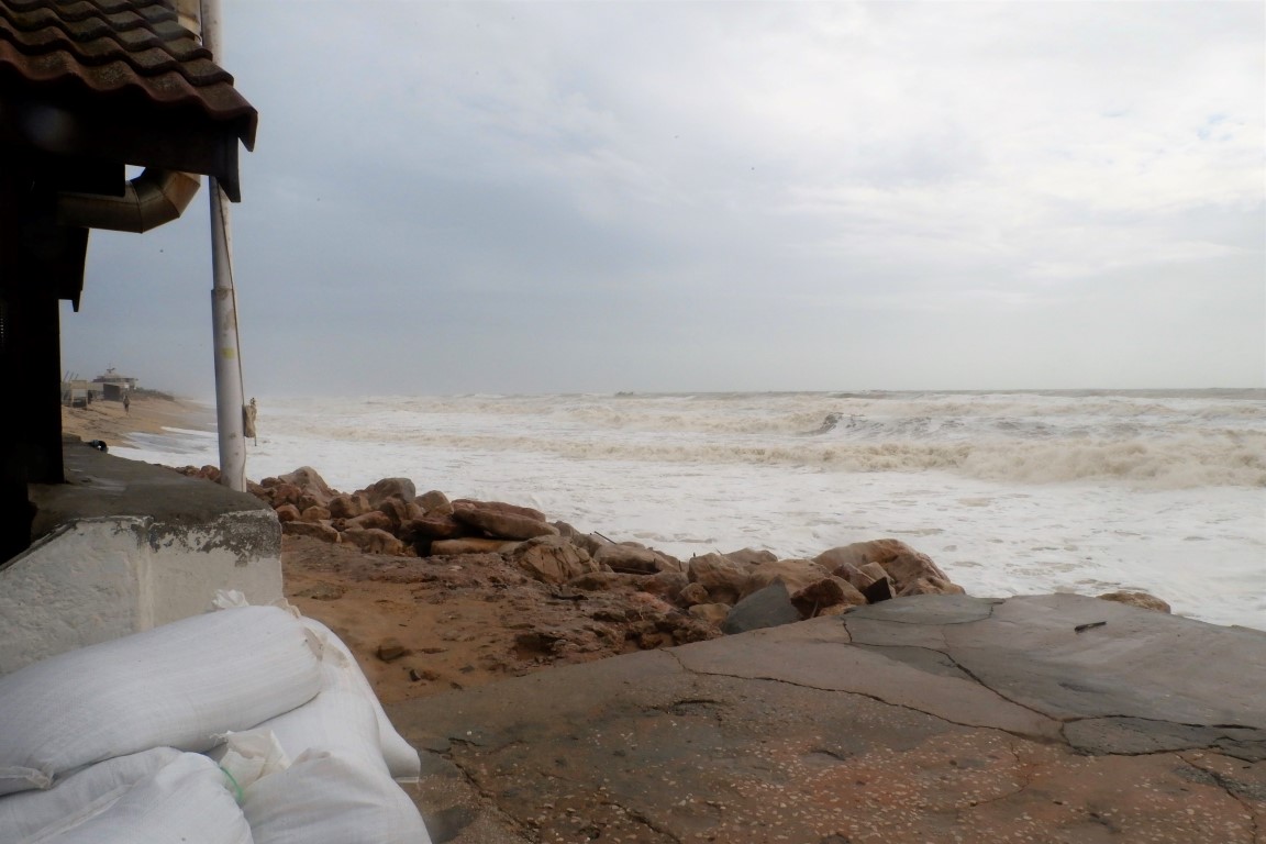 Sul Informação - Praia de Faro teve mais uma tarde de sobressalto depois de noite com estragos [com fotos]