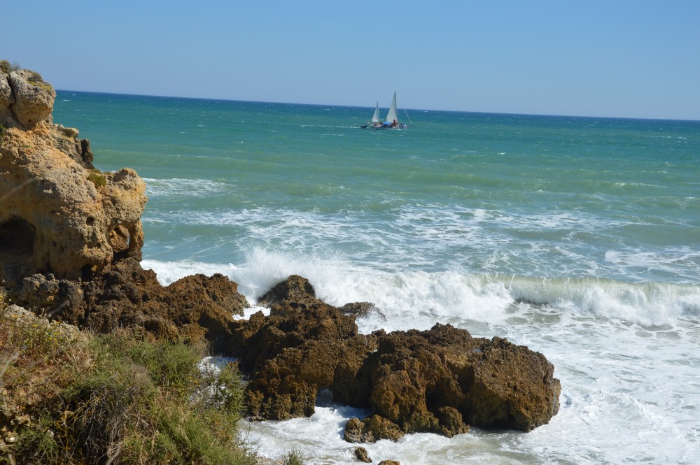 Sul Informação - Levante na costa sul do Algarve coincide com marés vivas e pode trazer perigo
