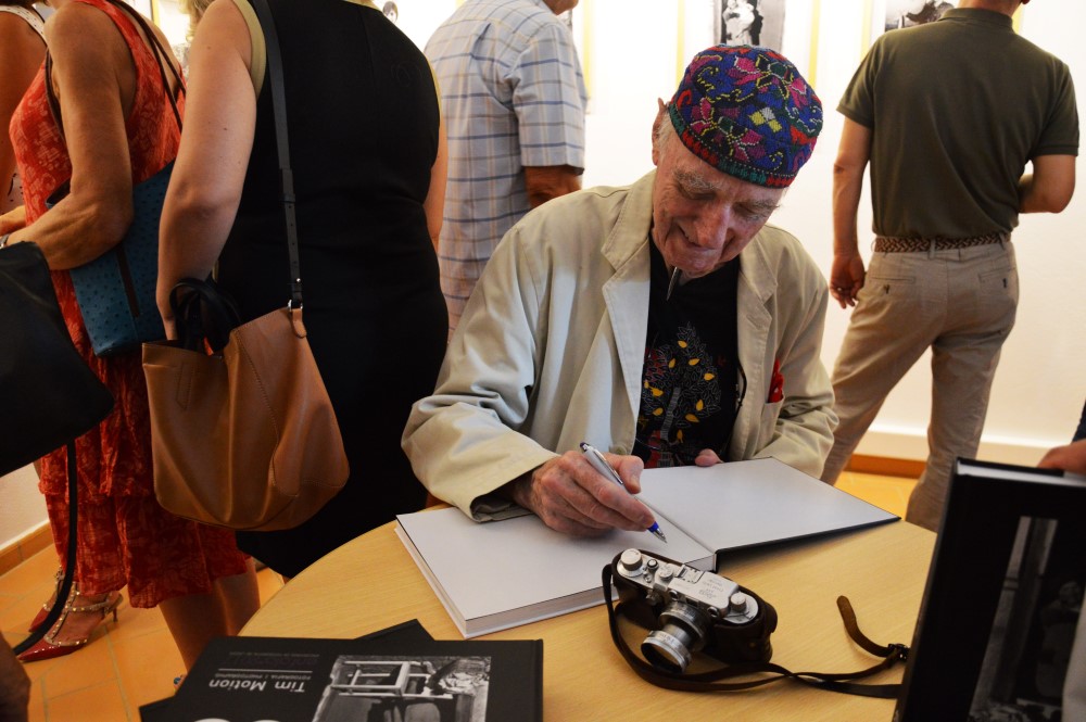 Sul Informação - Tim Motion, ou antes, o Senhor Timóteo regressou a Carvoeiro…e foi para lançar um livro de fotografia