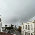 Sul Informação - Tornado vira barcos e causa danos em carros e esplanadas na Doca de Faro [com fotos e vídeo]